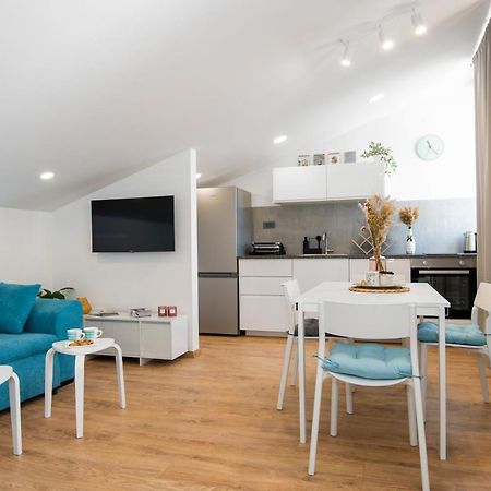 Abi Attic Apartment Σίμπενικ Εξωτερικό φωτογραφία