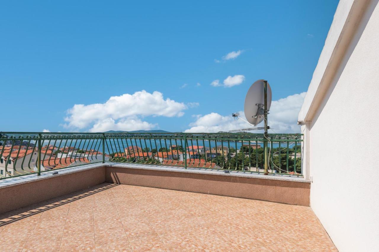 Abi Attic Apartment Σίμπενικ Εξωτερικό φωτογραφία